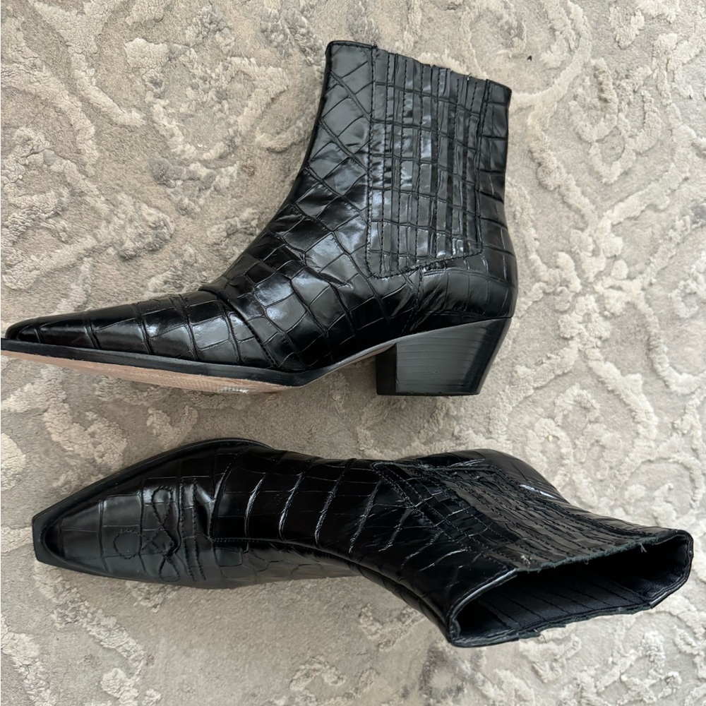 Schutz western style boots worn twice. Size 8. True to size fit.